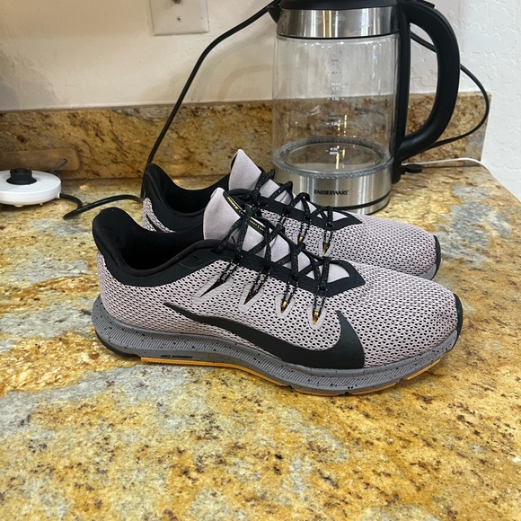Nike quest size 10 - Picture 1 of 8